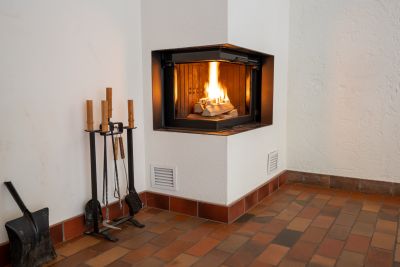 Brennendes Chemin&eacute;e im Aufenthaltsraum